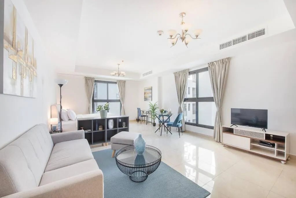 Elegant Studio With Canal View And Close To Metro Dubai