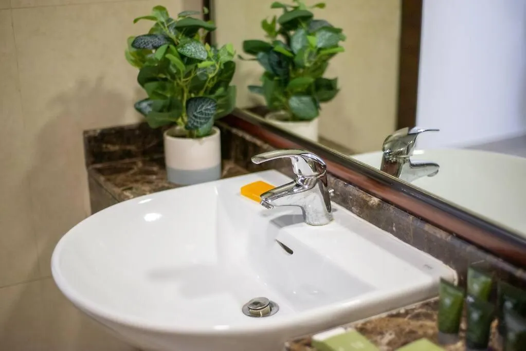 Elegant Studio With Canal View And Close To Metro Dubai Apartment